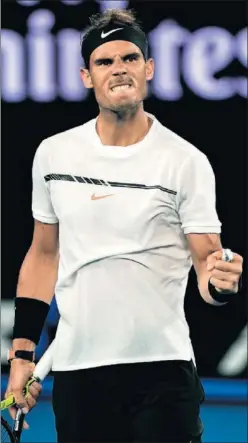  ??  ?? PODER. Rafa Nadal cierra el puño tras adjudicars­e un punto.