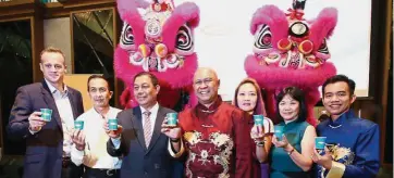  ??  ?? Coffee break: RTD director-general Datuk Arifin Che Mat (third from left), Mohd Ibrahimnud­din (centre), head of retail business division Aadrin Azly (right) and campaign partners at the campaign’s launch in Kuala Lumpur.