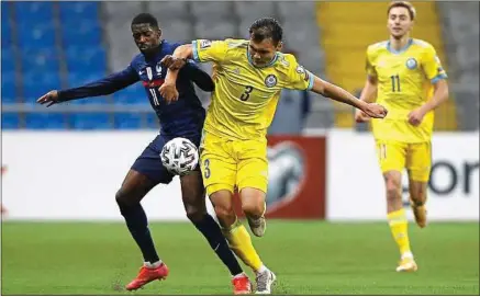  ??  ?? Auteur du premier but des Bleus, dimanche, Ousmane Dembélé a marqué des points auprès de Didier Deschamps.
