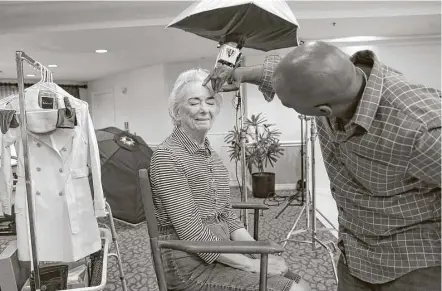  ?? Elizabeth Conley photos / Houston Chronicle ?? Terry Walter puts makeup on 88-year-old Betty Mohr, who, like 5 million Americans, lives with Alzheimer’s.