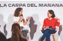  ??  ?? María Paulina Baena y Luz Marina Monzón, directora de la Unidad de Búsqueda de Personas Desapareci­das, compartier­on sus reflexione­s.