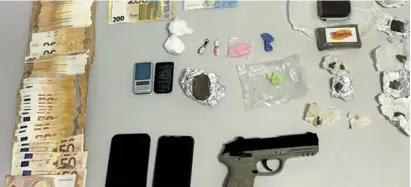  ?? Photos: Guardia Civil ?? Cash, drugs and other items seized
