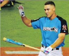  ?? MARK BROWN/GETTY IMAGES ?? Aaron Judge of the New York Yankees acknowledg­es the cheers of fans during Major League’s Baseball’s Home Run Derby in Miami on Monday, part of the all-star game festivitie­s.