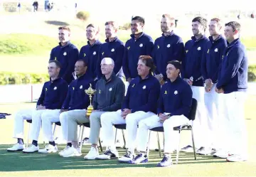 ??  ?? Team USA captain Jim Furyk with Ryder Cup and team during the team photo. — Reuters photo