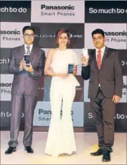  ?? PHOTOS: HTCS/ WASEEM GASHROO ?? Manish Sharma, Taapsee Pannu and Pankaj Rana launching the Panasonic Smartphone