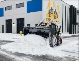  ?? Okanagan Newspaper Group ?? A business parking lot is cleared of snow on Dilworth Drive Tuesday morning.