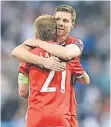  ?? FOTO: DPA ?? Abschied: Philipp Lahm (vorn) und Xabi Alonso