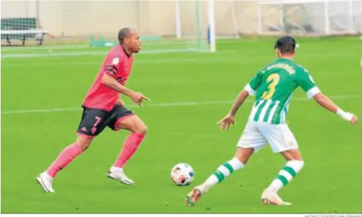  ?? ANTONIO QUINTERO/SAN FERNANDO ?? Biabiany, que no estuvo muy afortunado, intenta irse de la marca de Calderón.