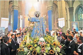  ??  ?? Recibimien­to. La imagen del Divino Salvador del Mundo será llevada a la ciudad el próximo 21 de julio, y será recibida con la imagen de la patrona Señora Santa en el redondel Monseñor Óscar Arnulfo Romero.