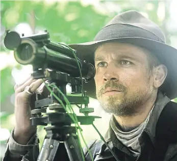  ?? Foto: Bioscop ?? V divočině Charlie Hunnam hraje dobrodruha Percivala Fawcetta, který posedle pátrá v amazonské džungli po dáv- no zmizelé civilizaci.