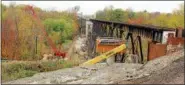  ?? TAWANA ROBERTS — THE NEWS-HERALD ?? Norfolk Southern Railroad is replacing a 112-year-old bridge in Painesvill­e.