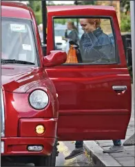  ??  ?? Fancy a lift? After hailing a cab, Balls invites the surprised woman to join him in the car