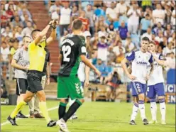  ??  ?? VAR. Tercera jornada en la que el Zaragoza fue beneficiad­o.