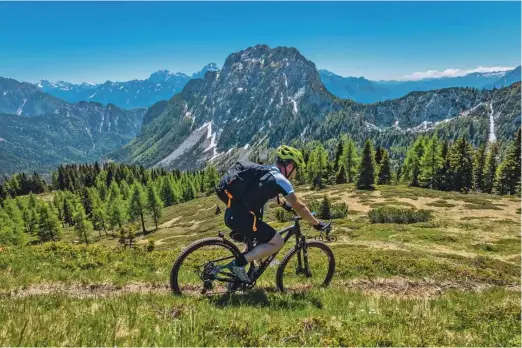  ?? Foto Anže Furlan ?? V Mokrinah so se že pred leti bolj usmerili tudi v poletno turistično ponudbo, katere pomemben sestavni del je kolesarjen­je.