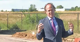  ?? MAX ?? Kemp Conrad of Cushman &amp; Wakefield Commercial Advisors talks about the Memphis Global Crossing project, which is being built at Distriplex Farmers Drive and Global Drive, eight miles east of the FedEx Express world hub. GARLAND / THE COMMERCIAL APPEAL