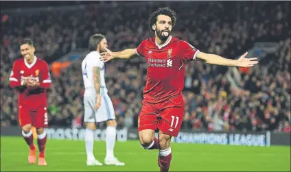  ??  ?? Mohamed Salah es ‘Pichichi’ en la Premier League El egipcio lleva marcados 9 goles en las 12 primeras jornadas, récord en el Liverpool FOTO: GYI