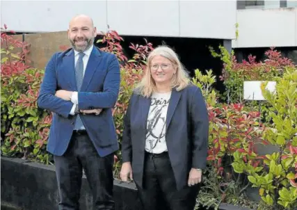  ?? Foto: Javier Bergasa ?? Borja Cermeño, director de Área, y Amaya Zarranz, directora del hotel Eurostars Pamplona.