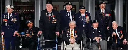  ?? ?? Last of the lionhearts...veterans pose for poignant picture outside the Union Jack Club in London yesterday