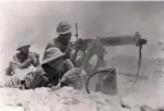  ??  ?? Left: New Zealand troops fight in Egypt in 1941