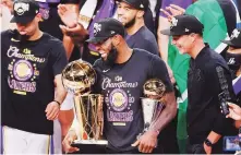  ?? AP ?? VALIOSO. Lebron James ganó por cuarta ocasión el premio de Jugador Más Valioso de la final de la NBA. Ha ganado el trofeo siempre que ha sido campeón.