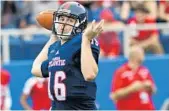  ?? JIM RASSOL/STAFF FILE PHOTO ?? Jason Driskel, above, and De’Andre Johnson have been alternatin­g with the first team during practices.