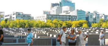  ?? Foto: Winfried Rein ?? Aus 2711 Betonstele­n besteht das Denkmal für die ermordeten Juden Europas in Berlin‰Mitte.