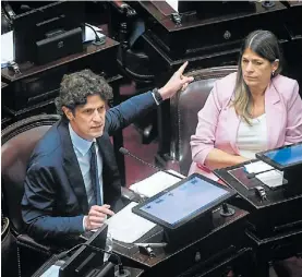  ?? M. NEDELCU ?? Debate. Martín Lousteau y Guadalupe Tagliaferr­i, del PRO.