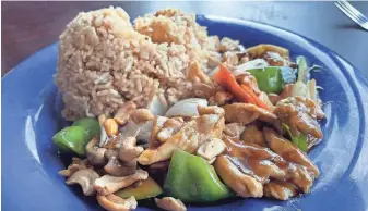  ?? GRUB SCOUT/SPECIAL TO THE NEWS SENTINEL PHOTOS BY ?? Cashew chicken at Lim Dynasty Asia Cafe is stir-fried with onions, green and red peppers, carrots, zucchini, mushrooms and cashews and is served with a choice of soup (hot and sour, mushroom, egg drop or tom yum).