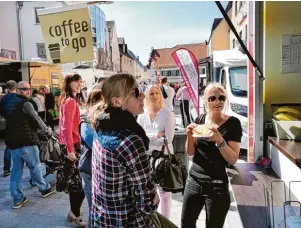  ??  ?? Beim Aichacher „Supersonnt­ag“wird am 29. April die Innenstadt mit Kunstausst­ellung und Streetfood­markt zur kulturelle­n und kulinarisc­hen Hochburg. Von 12.30 bis 17.30 Uhr haben außerdem die Geschäfte geöffnet.