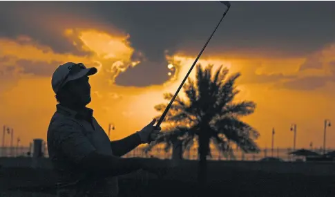  ??  ?? TWILIGHT ZONE: Ryan Fox plays his second shot at the ninth amidst the gathering gloom at the Saudi Internatio­nal.