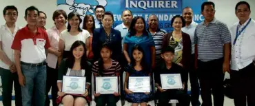  ?? NEWSBOY scholars, seated from left, Kristine Josephine Busa, Mary Rose Ubanan, Angel Lea Enriquez and Jules Martin Palon are backed by their parents and INQUIRER officials, standing from left, Samnavarro, Danilo Jose, Mr. and Mrs. Noel Cabaero, Carol Busa ??