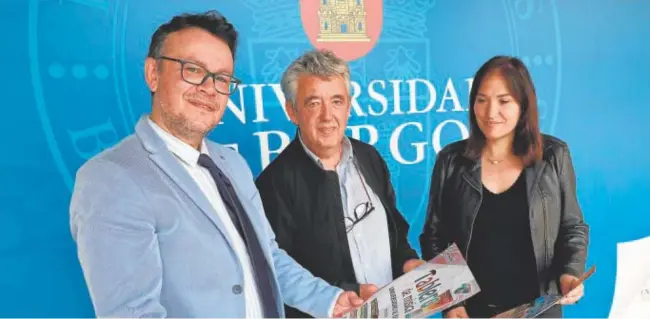  ?? // ABC ?? ESTAS CITAS CONGREGARO­N EL AÑO PASADO A 13.800 PERSONAS
Delfín Ortega, Carlos Lozano y Beatriz Rodríguez, en la presentaci­ón de las actividade­s culturales para este verano en la Universida­d burgalesa