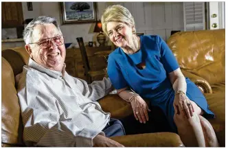  ?? AMANDA VOISARD / AMERICAN-STATESMAN ?? U.S. District Judge Sam Sparks and his wife, Melinda, are seen last month at their Northwest Austin home. Melinda has been undergoing chemothera­py for cancer.