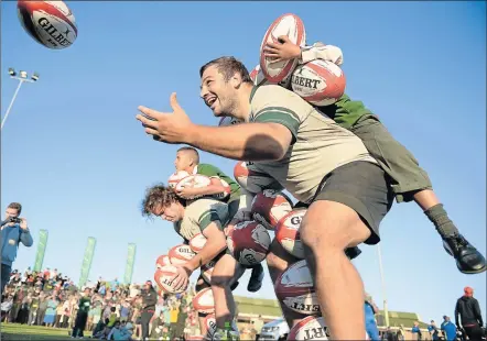  ?? Picture: GALLO IMAGES ?? ON COMEBACK TRAIL: Springboks’ Frans Malherbe and Julian Redelinghu­ys interact with the public after yesterday’s Springbok training session. After recovering from a hamstring injury, Redelinghu­ys is hoping to get some game time when the Boks take on...