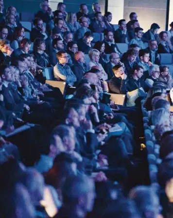  ??  ?? Près de 1000 patrons de PME ont assisté aux conférence­s sur la révolution numérique du forum Forward, coorganisé à l’EPFL par «Le Magazine».
