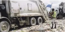  ??  ?? Ayuda a los camiones a encontrar el lugar adecuado para depositar la basura.