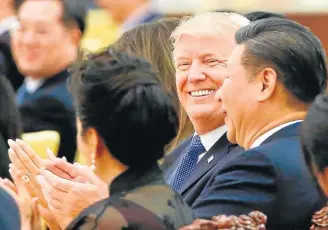  ?? THOMAS PETER/AFP ?? Recepção. Trump e Xi durante jantar; americano diz que não critica a China em nada