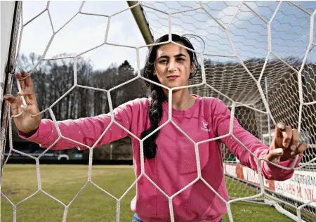  ?? IMAGO ?? Khalida Popal, die in Dänemark lebt, rät Spielerinn­en des afghanisch­en Frauenfuss­ballteams zur Flucht.