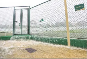  ?? Jales Valquer/Fotoarena/Estadão Conteúdo ?? Campos do CT alagados pela chuva e raios impediram palmeirens­es de fazer último treino