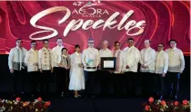  ?? CONTRIBUTE­D PHOTO ?? The Newport World Resorts team, led by its president and CEO Kingson Sian (7th from left), with their 42nd Agora Awards trophy and plaque in recognitio­n of the multifacet­ed lifestyle and leisure destinatio­n’s ‘I LOVE Earth’ sustainabi­lity program.