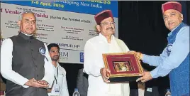  ?? HT PHOTO ?? Former chief minister Prem Kumar Dhumal (left) looks on as CM Jai Ram Thakur presents a memorabili­a to Vice President M Venkaiah Naidu in Hamirpur on Saturday.