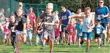  ?? FOTOS: IRIS MAURER ?? Auch die Bambini liefen beim Ruhbachtal­fest für „Gille“.