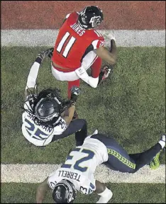  ?? HYOSUB SHIN / HSHIN@AJC.COM ?? Falcons wide receiver Julio Jones scores on a 7-yard pass in front of Seahawks cornerback Richard Sherman and free safety Steven Terrell.