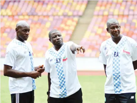  ??  ?? Coach Salisu Yusuf (C) pointing out a thing of interest to his assistants Abdul Maikaba (R) and Ike Shorunmun before he led the NPFL All Stars team to Spain on a playing tour.