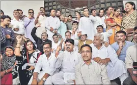  ?? PTI ?? Opposition Congress MLAs stage a protest demanding the resignatio­n of Madhya Pradesh CM Shivraj Singh Chouhan over the Vyapam scam at the state assembly in Bhopal on Wednesday.