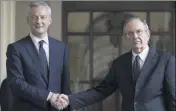  ?? (Photo MaxPPP/EPA) ?? Le ministre de l’Économie, Bruno Le Maire, a rencontré hier à Rome son homologue italien, Pier Carlo Padoan, pour désamorcer cette crise franco-italienne.