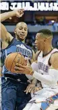  ?? [AP PHOTO] ?? Oklahoma City’s Russell Westbrook tries to get around Dallas’ Devin Harris during Saturday night’s loss in American Airlines Center.