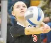  ?? KYLE MENNIG – ONEIDA DAILY ?? Morrisvill­eEaton’s Gracie Baker (5) passes the ball during a Section III Class D quarterfin­al match against Belleville­Henderson in Morrisvill­e on Thursday.