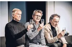  ?? RP-FOTO: ANDREAS ENDERMANN ?? Jochen Busse, René Heinersdor­ff und Hugo Egon Balder (v.l.) spielen in „Komplexe Väter“.