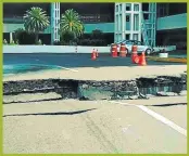  ??  ?? DESASTRE. Carlos Salom, del Puebla. Así quedó su departamen­to. Su compañero
Gabriel Esparza tuiteó una foto del aeropuerto.